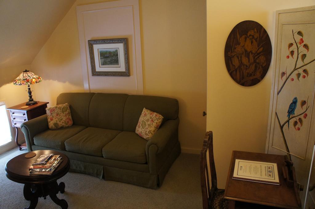 Maplecroft Bed & Breakfast Barre Стая снимка