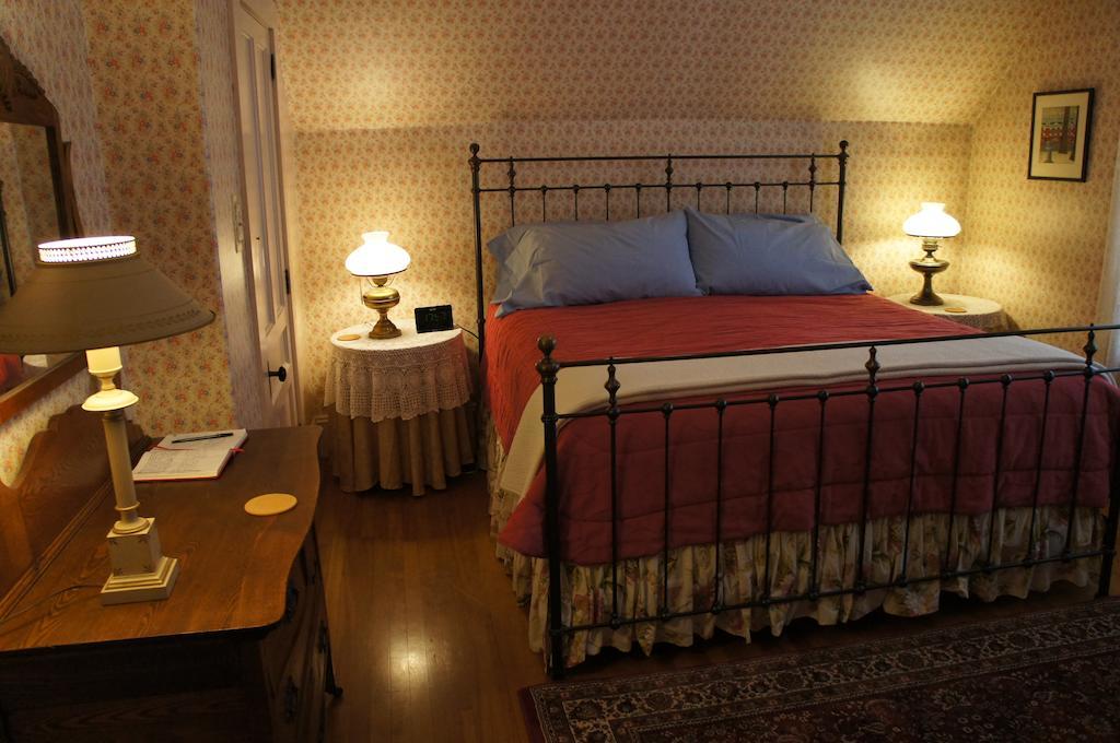 Maplecroft Bed & Breakfast Barre Стая снимка