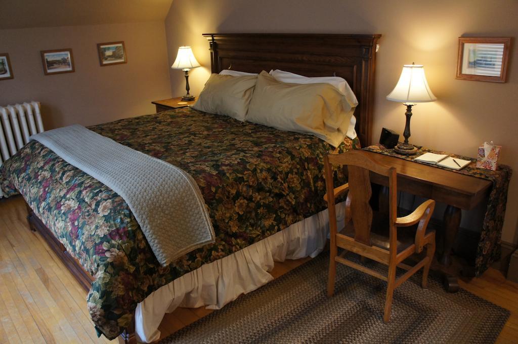 Maplecroft Bed & Breakfast Barre Стая снимка